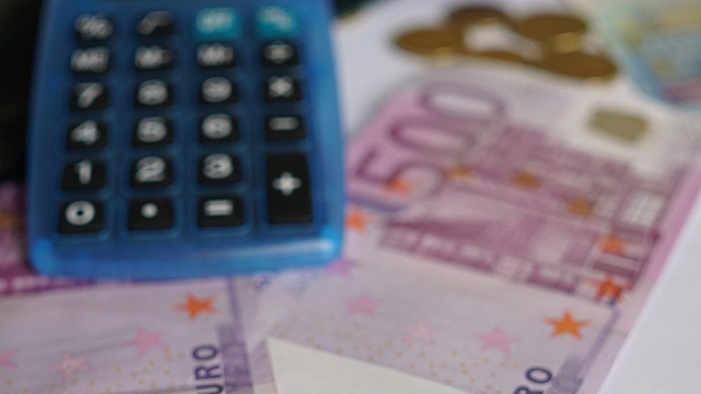 BOLL指标的中轨线怎么来判断行情?